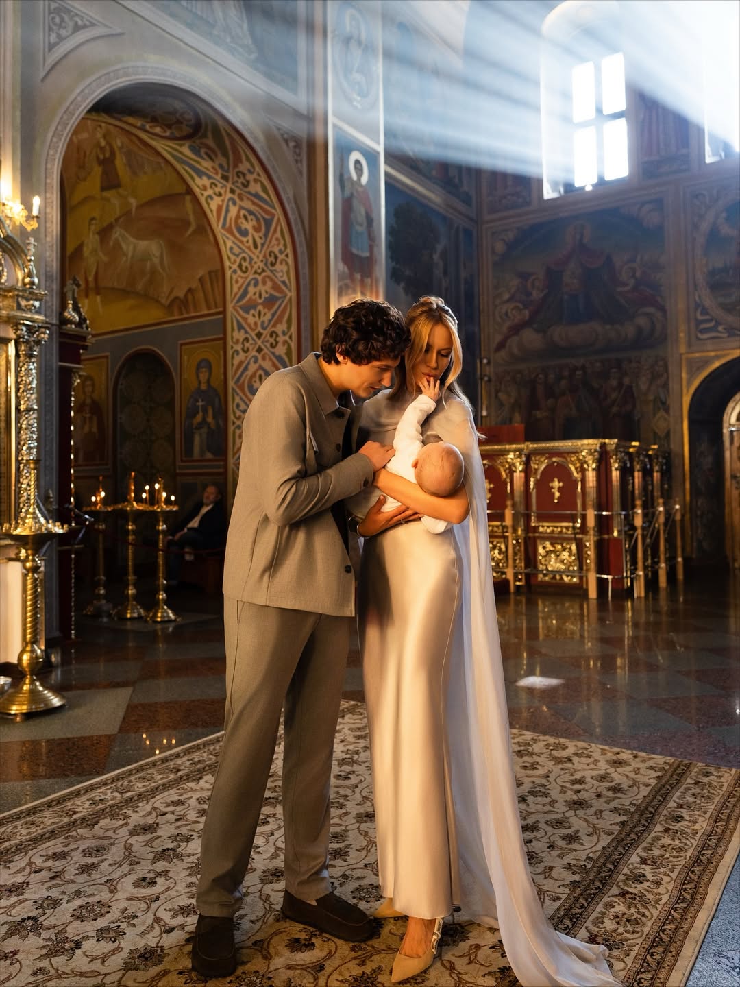 Коханий-воїн Лесі Нікітюк показав нові фото з ведучою та їхнім сином